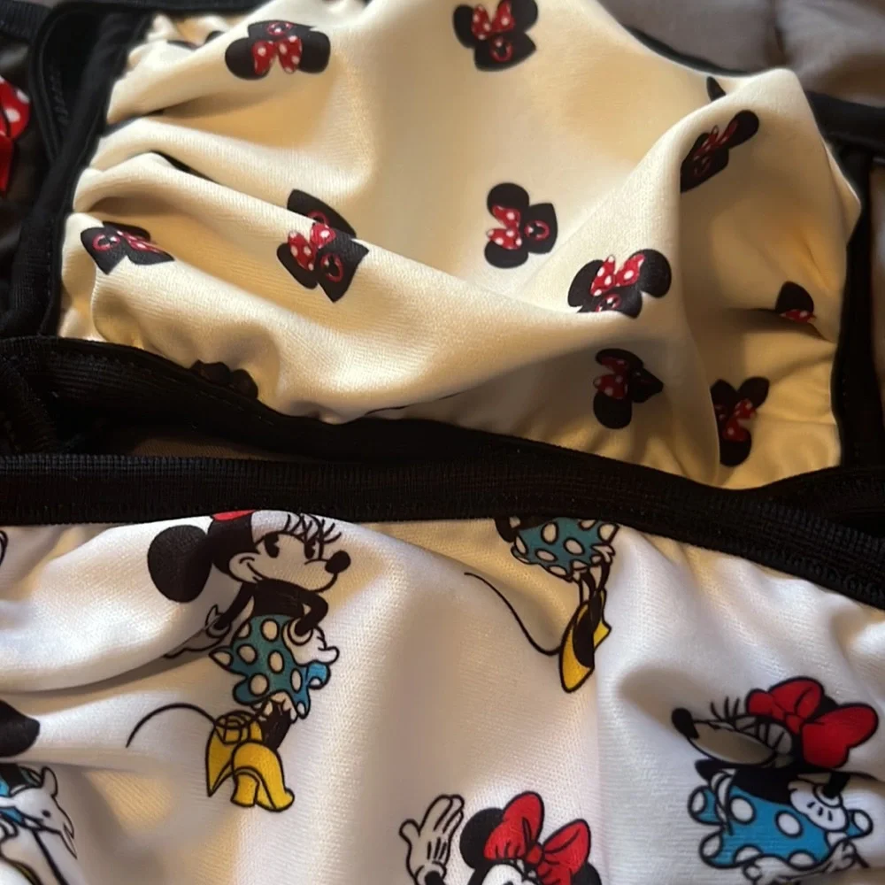 Bundle of 5 Women’s Disney Minnie Mouse & WB Looney Toons Face Masks